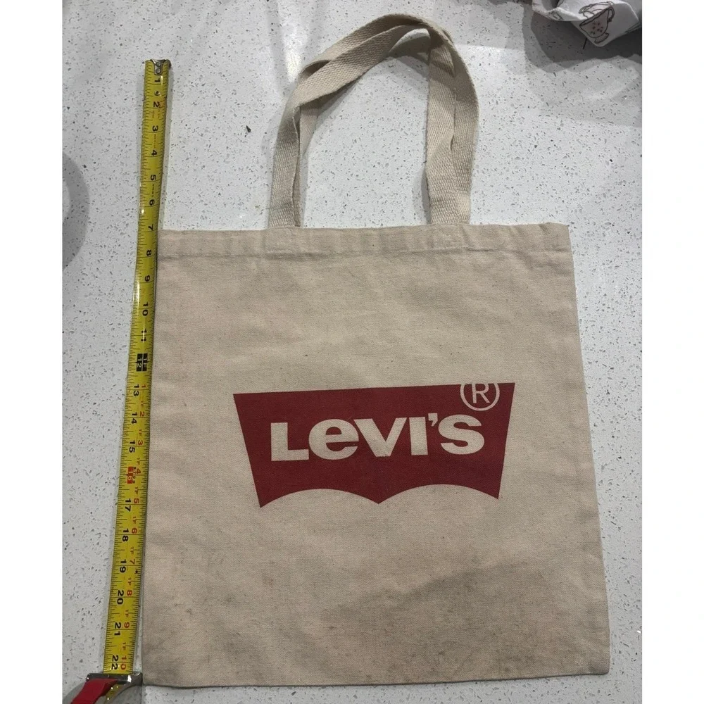 Levis chase sapphire